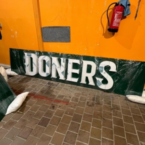 světelná reklama Doners