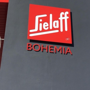 světelná reklama plzeň-refinhome.cz